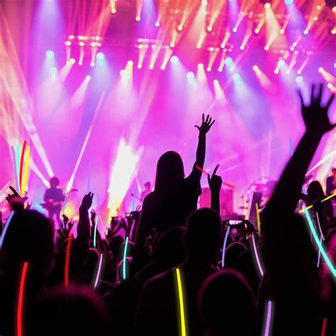 AIVANT 70 PCS 8 Inch Glowsticks Bulk Party Supplies - Glow India | Ubuy