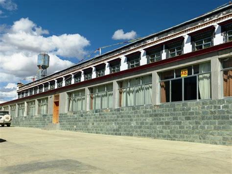 TINGRI QOMOLANGMA RESORT (Tingri County, Tibet) - Guesthouse Reviews ...