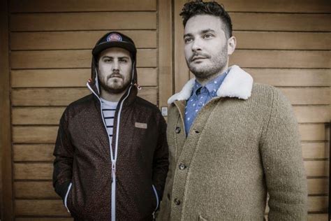 RUN (EN ESPAÑOL) - Dale Earnhardt Jr. Jr. - LETRAS.COM