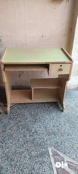 Computer Table - Buy & Sell Used Furniture in India | OLX