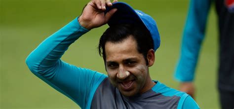 Sarfraz Ahmeds Unique Batting Stance Takes Cricket Fans To The Old Days