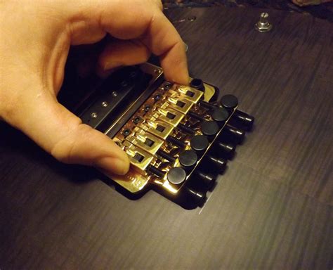 How to Install Graph Tech Piezo On Floyd Rose 的图像结果
