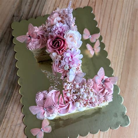 Mini Number Cake (12-25 Serves) | LoveLeighs Cakery