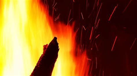 Download wallpaper 3840x2160 fire, sparks, flame, log, dark 4k uhd 16:9 ...