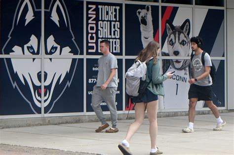 UConn men's basketball team sells out season tickets