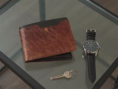 Handmade Leather Wallet | Elegant Anniversary Gift