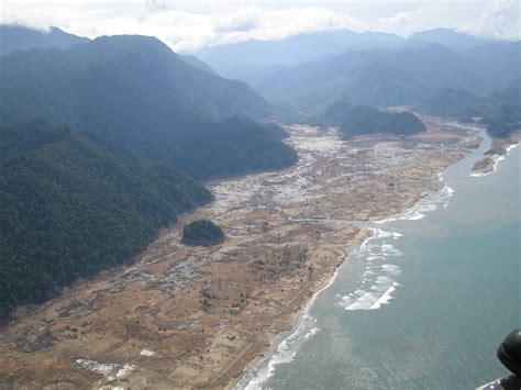 December 2004: Tsunami Devastates Indonesian Town - NBC News