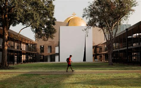Philip Johnson’s Chapel of St. Basil Is a Golden Wonder