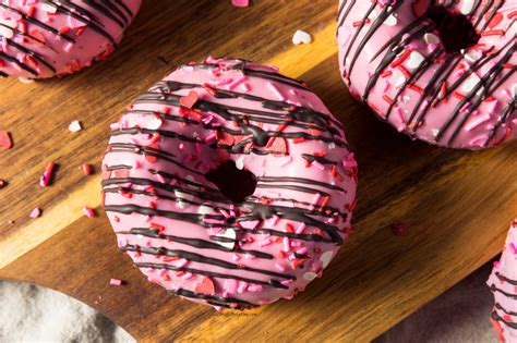 Low Calorie Strawberry Chocolate Glazed Donuts - Lose Weight By Eating