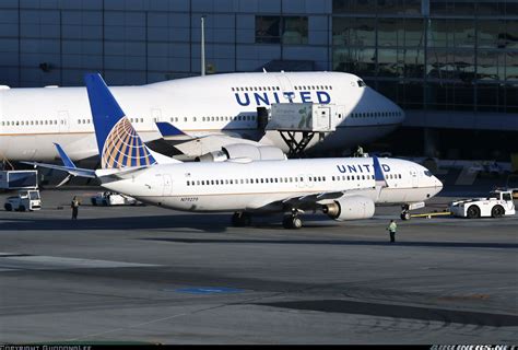 Boeing 737 800 United Airlines - Cenfesse