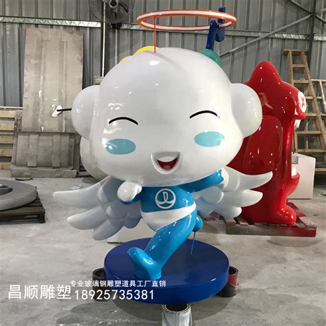 深圳商场定制玻璃钢卡通公仔美陈雕塑宣传自身品牌-玻璃钢雕塑厂