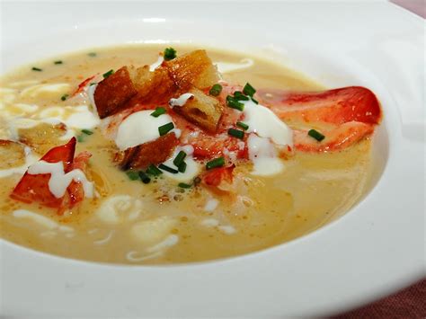 What Pairs Well with Lobster Bisque? 23 Delicious Side Dishes to Serve
