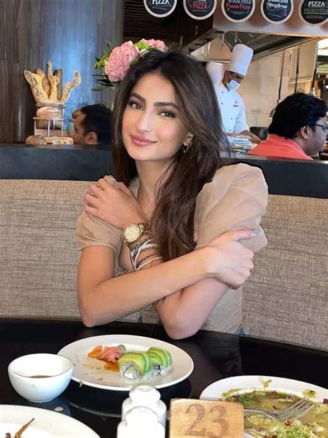 Palak Tiwari shares sun-kissed pictures in purple crop top and printed ...