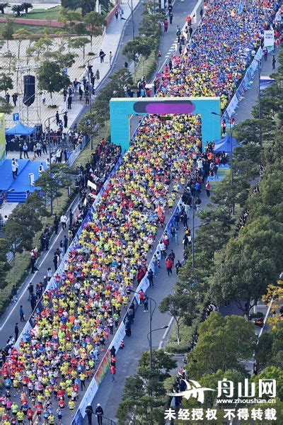2020舟山群岛马拉松昨开跑 13000余选手与舟山一起奔跑