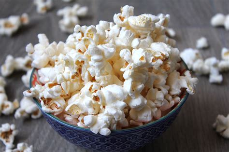 How to organize a movie night at home