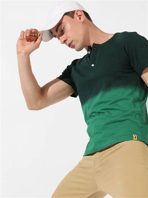 ₹479 | Campus Sutra Men's Forest Green Ombre Henley T-Shirt - Campussutra