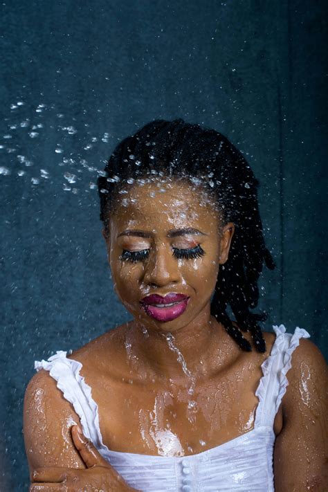 Black Woman In The Shower Photos, Download The BEST Free Black Woman In ...