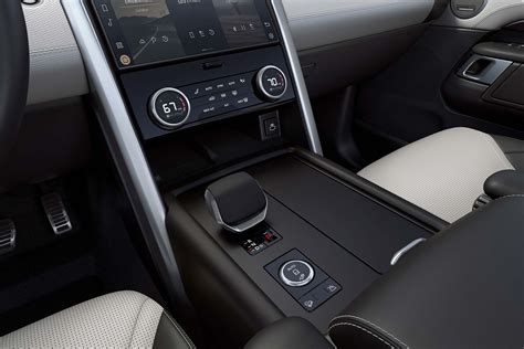 New and Pre-Owned Land Rover Dealership | Fife, WA