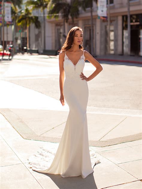 Mermaid vs Trumpet Wedding Dress - What’s the Difference?
