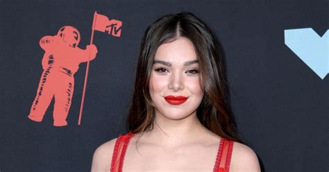 Hailee Steinfeld discusses her starring role in Marvel’s Hawkeye – The ...