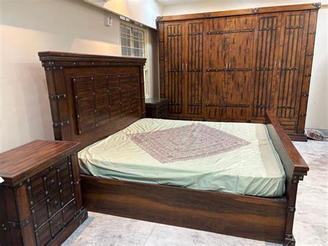 Selling King Bed with Side table + Wardrobe - Hyderabad | SecondHandBazaar