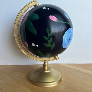 Painted Globe 的图像结果