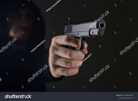 Pointing Revolver 的图像结果