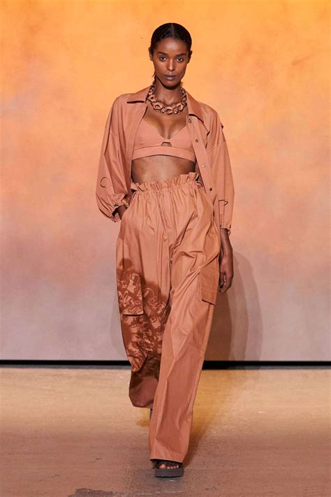 Vacation Getaway Essentials That Are Having A Moment This Season ...