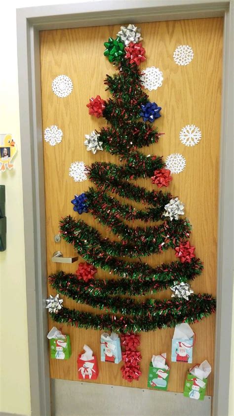Office Door Christmas Tree | Office christmas decorations, Christmas ...