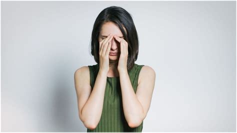 बारिश के मौसम में आम हैं आंखों से जुड़ी ये 3 समस्याएं, जानें इनसे बचाव ...