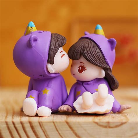 Buy eCraftIndia Purple Miniature Romantic Couple Statue Boy Kissing ...
