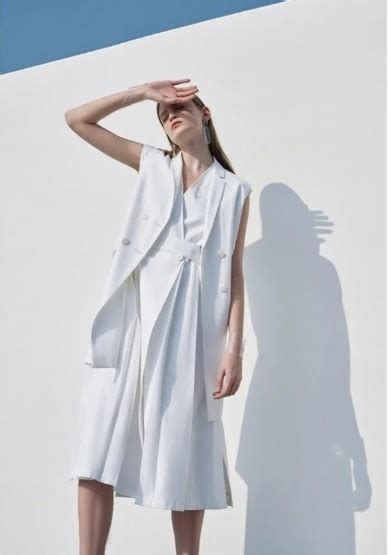 LAURELINE洛瑞琳2020夏季女装新款广告大片_资讯_时尚品牌网
