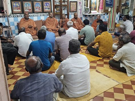 Satsang gathering on the occasion of Guru Purnima at Unjha Swaminarayan ...