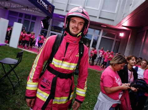 La Verticale Rose en images. Mâcon : 600 participants ont gravi la tour ...