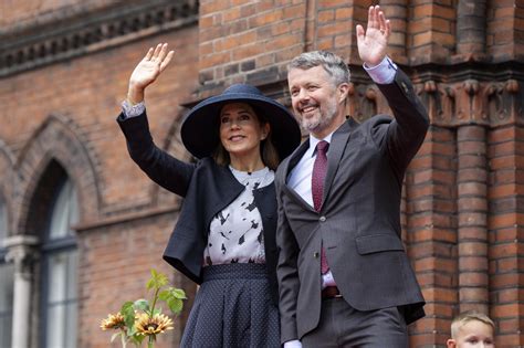 Mary of Denmark is crowned on her summer tour: this are her ...