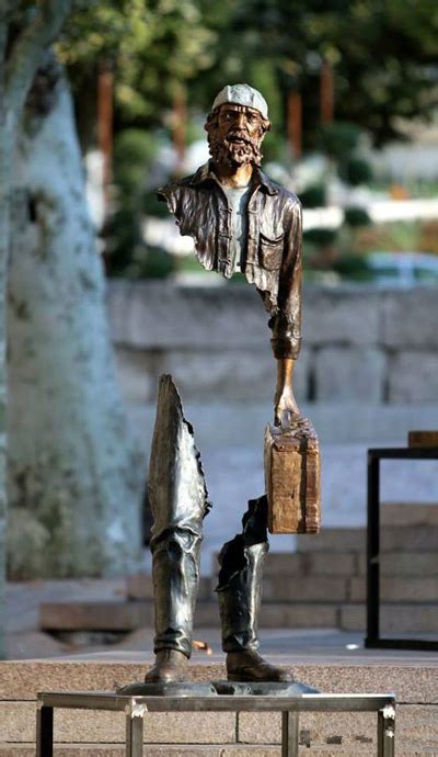 旅行者—世界上最不可思议的雕塑之一-国外作品-江苏南京雕塑协会-南京雕协-雕塑家学会-展会信息