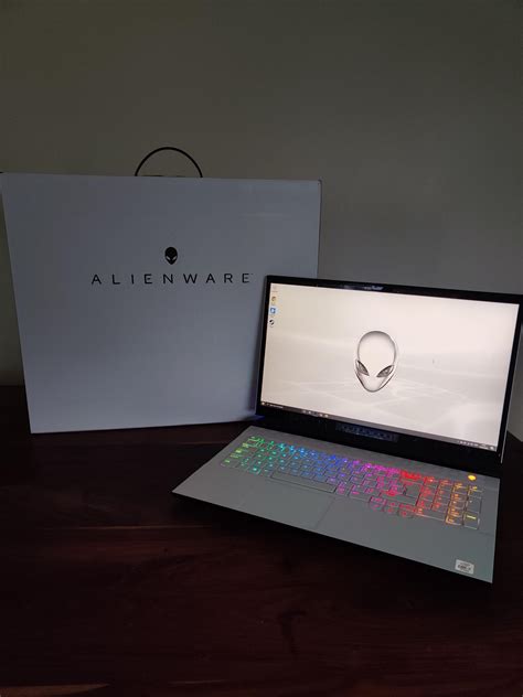 Alienware Laptop M17x R3 Review 的图像结果
