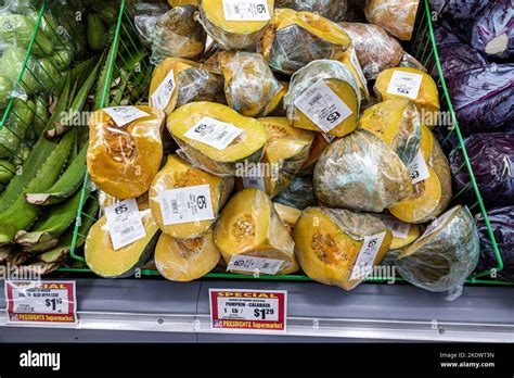 Presidente supermarket inside interior hi-res stock photography and ...
