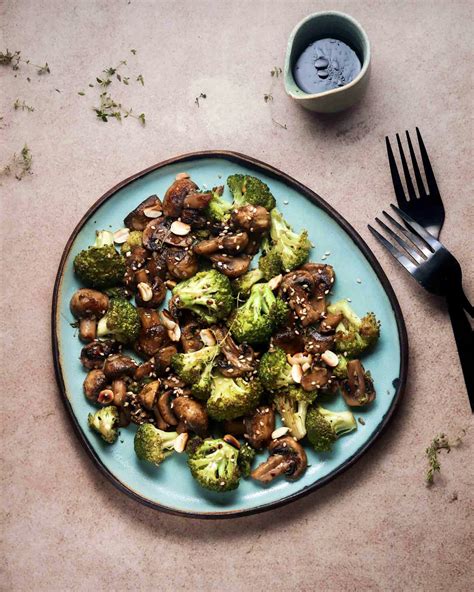 Broccoli & Mushroom Stir Fry - ArpitasFoodPod