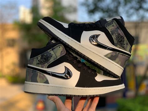 2020 Air Jordan 1 Mid Camo Shoes CW5490-001 | Zapatos de camuflaje, Air jordans, Air jordan retro