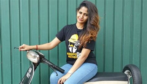 லோஸ்லியா தமிழ்நாட்டுக்கு வந்து ஒரு வருஷம் ஆச்சு: 1yearoflosliyaism ...