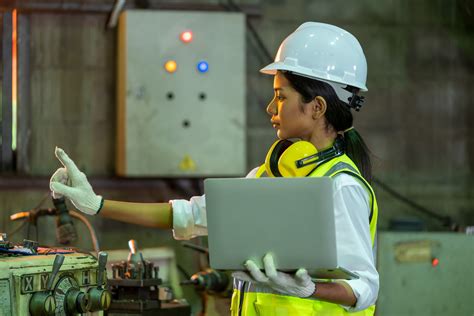 Types of Manufacturing Jobs and What It Pays Annually