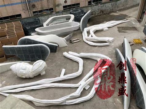 玻璃钢生产厂家认为做泡沫雕需要很深的艺术造诣 - 深圳市创鼎盛玻璃钢装饰工程有限公司