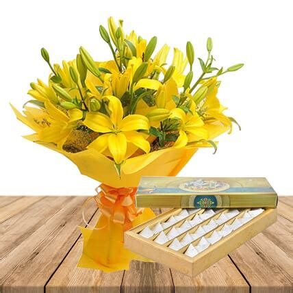 Flower & Sweets For Teachers Day– Bloomsvilla