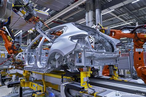 Model Archive for BMW models · BMW 1 Series in the Body Shop · bmwarchive.org