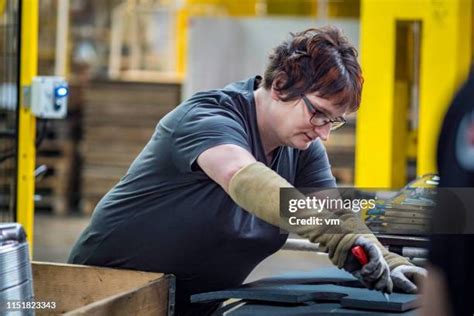 Assembly Line Female Worker Comics 的图像结果