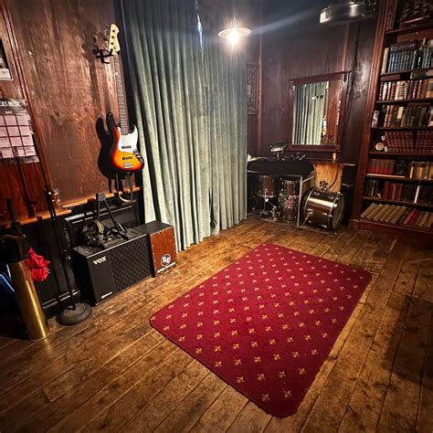 The Ted Rocks, 464 Smollett St, Albury, NSW, Australia, 27 June 2025 ...