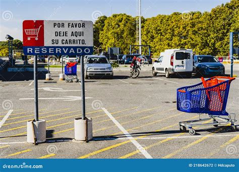 Sector Sign Reserved for Supermarket Carts that Says in Spanish Please ...