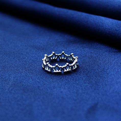 Queen Ring – The Velli Kadai