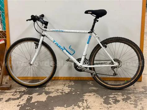 Trek 8000 Bicycle, Damaged Handle Bars, CT 18" | GovDeals